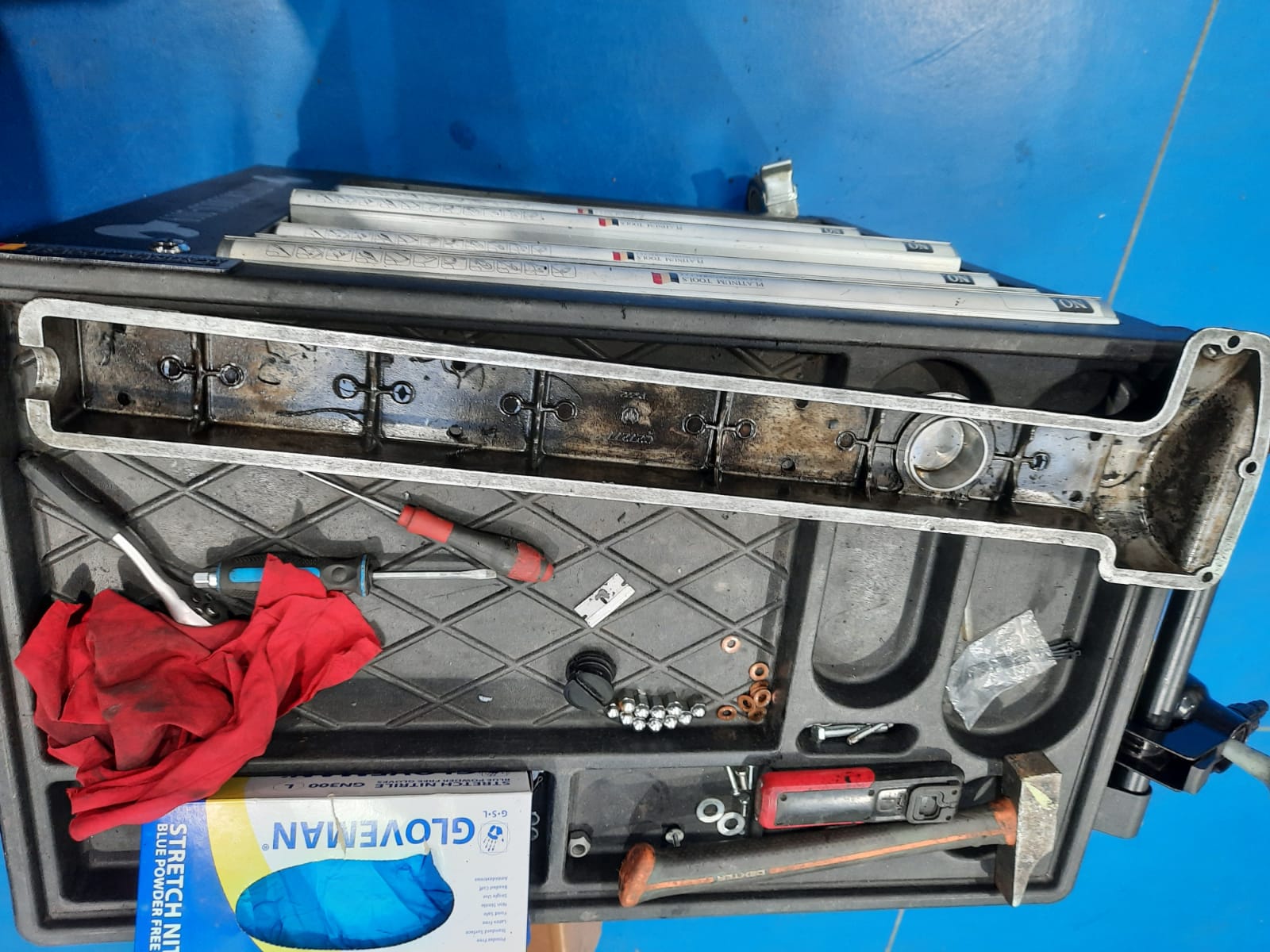 16 03 2021 1970 Jaguar E Type Series 2 4.2 Rocker cover gaskets replaced and silicone spark leeds upgrade14 1
