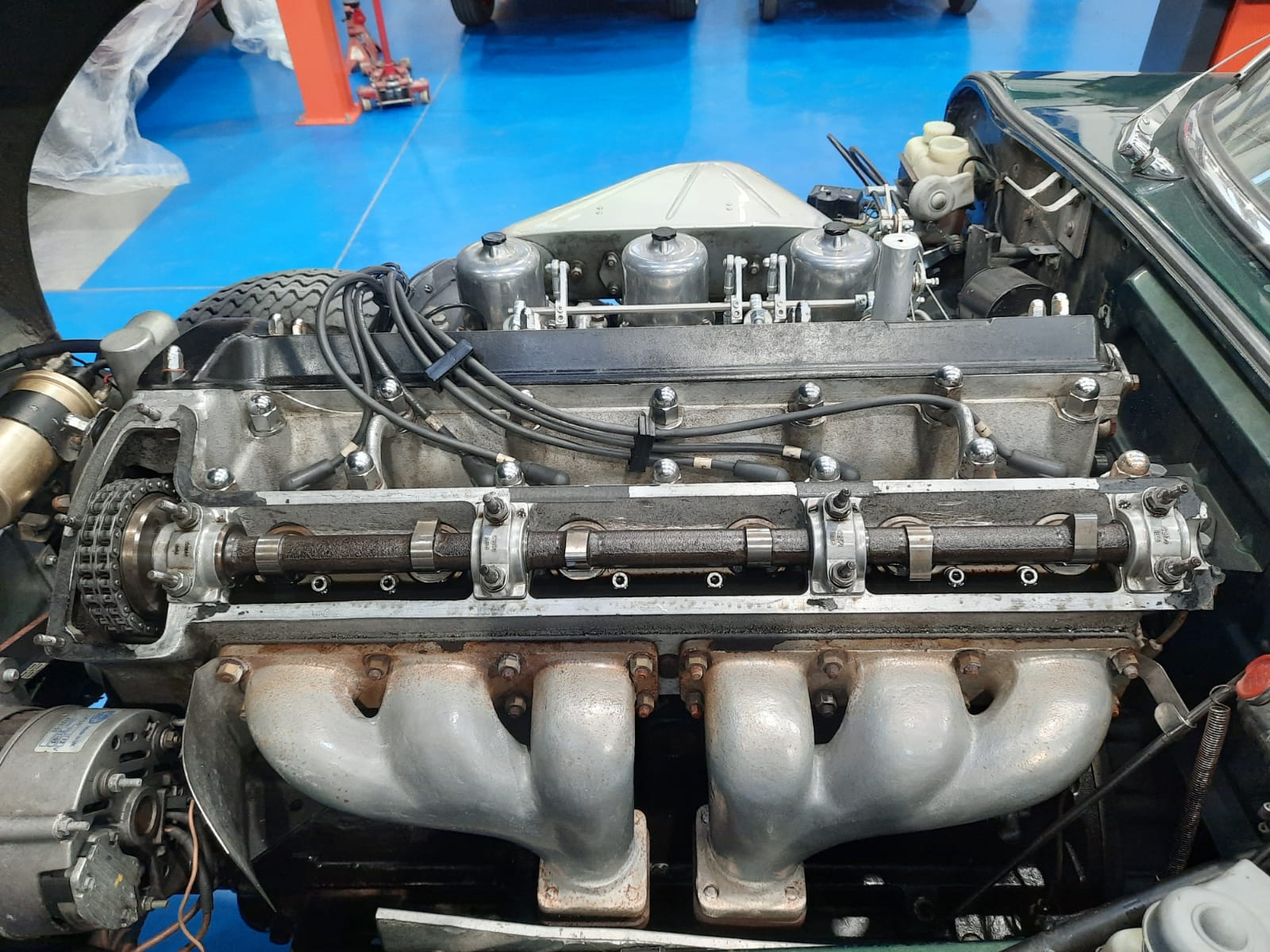 16 03 2021 1970 Jaguar E Type Series 2 4.2 Rocker cover gaskets replaced and silicone spark leeds upgrade16 1