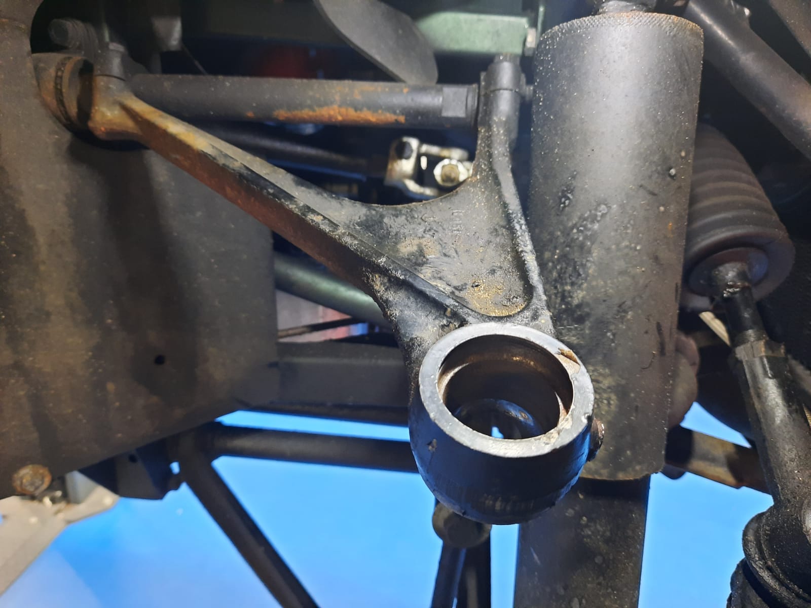 18.03.2021 Green jag etype 1970 series 2 suspension bull joint 3 1