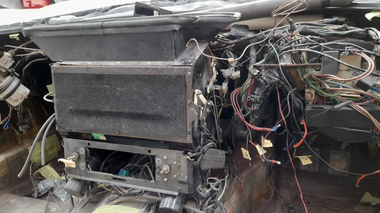 23032021 Ferarri Daytona heater removal 10 1