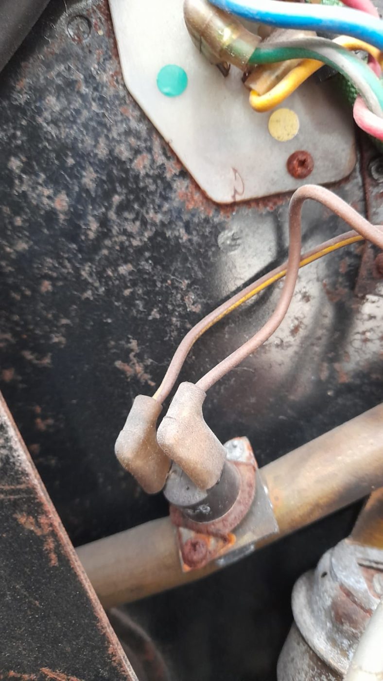 23032021 Ferarri Daytona heater removal 18 1