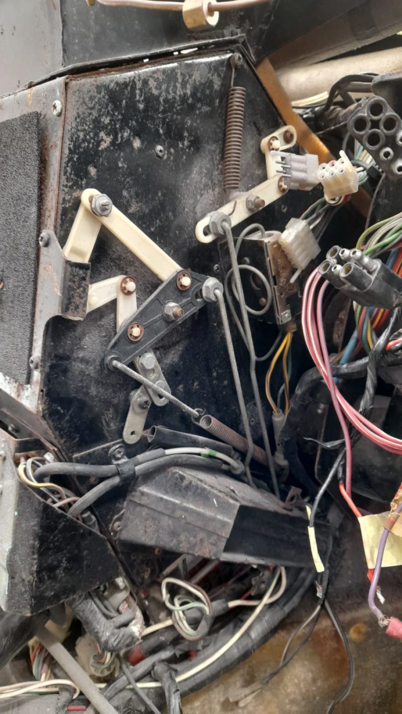 23032021 Ferarri Daytona heater removal 2 1