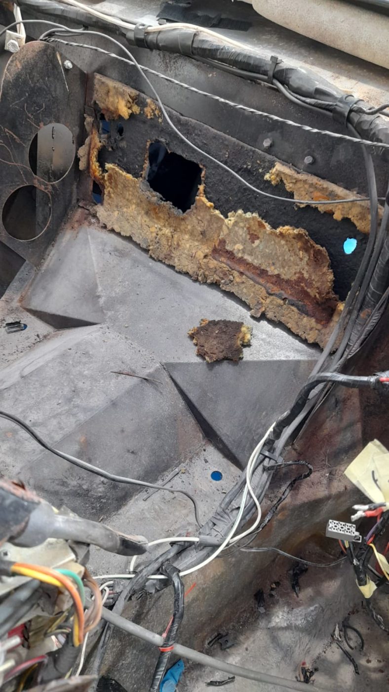 23032021 Ferarri Daytona heater removal 21 1