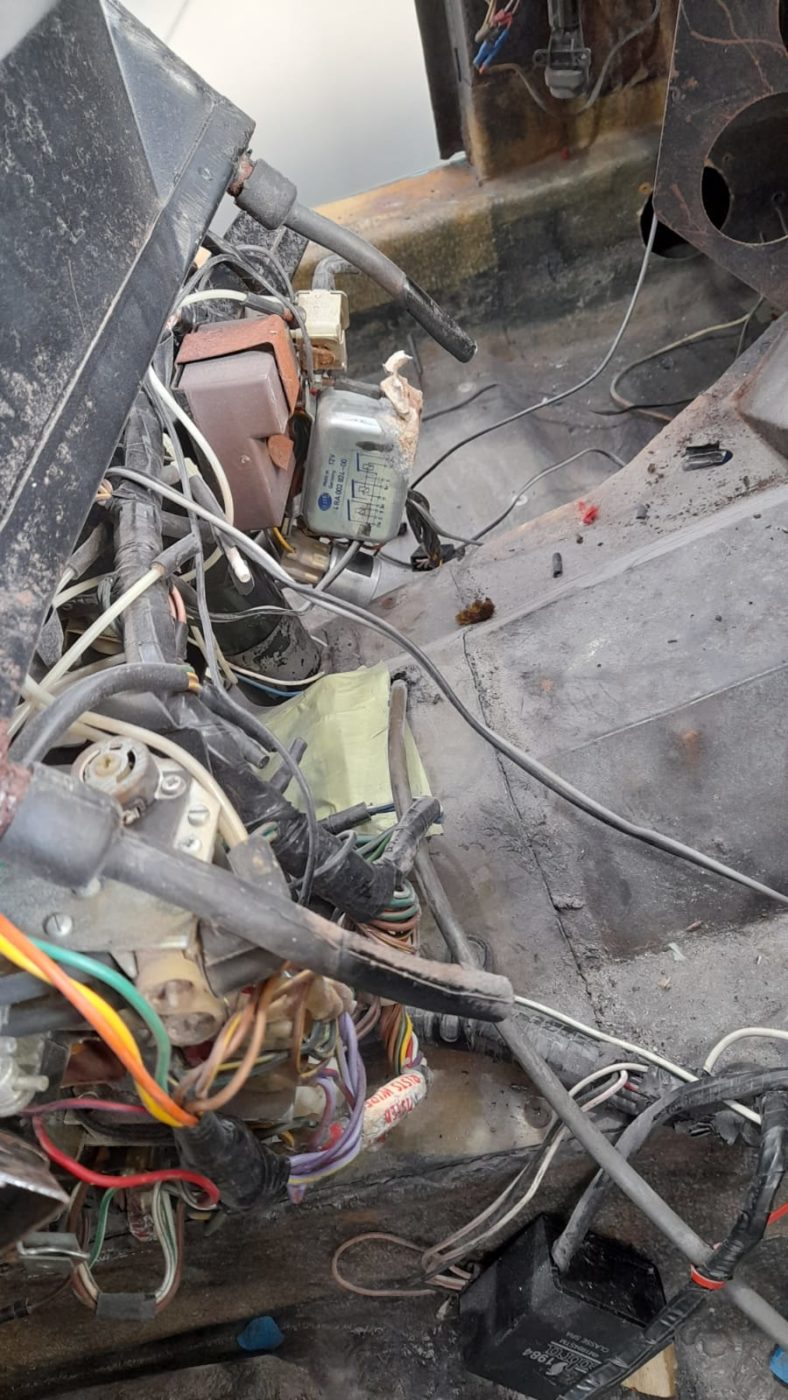 23032021 Ferarri Daytona heater removal 25 1