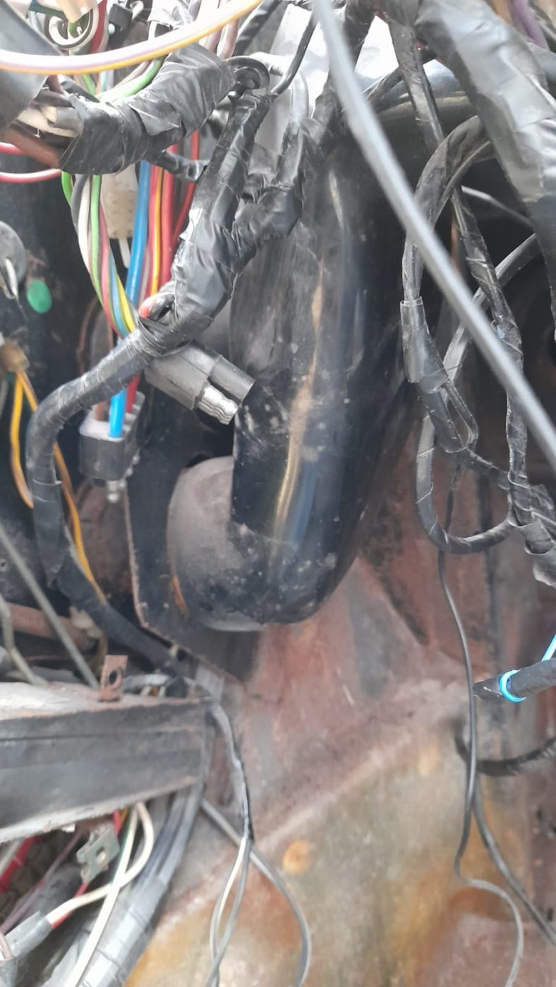 23032021 Ferarri Daytona heater removal 8 1