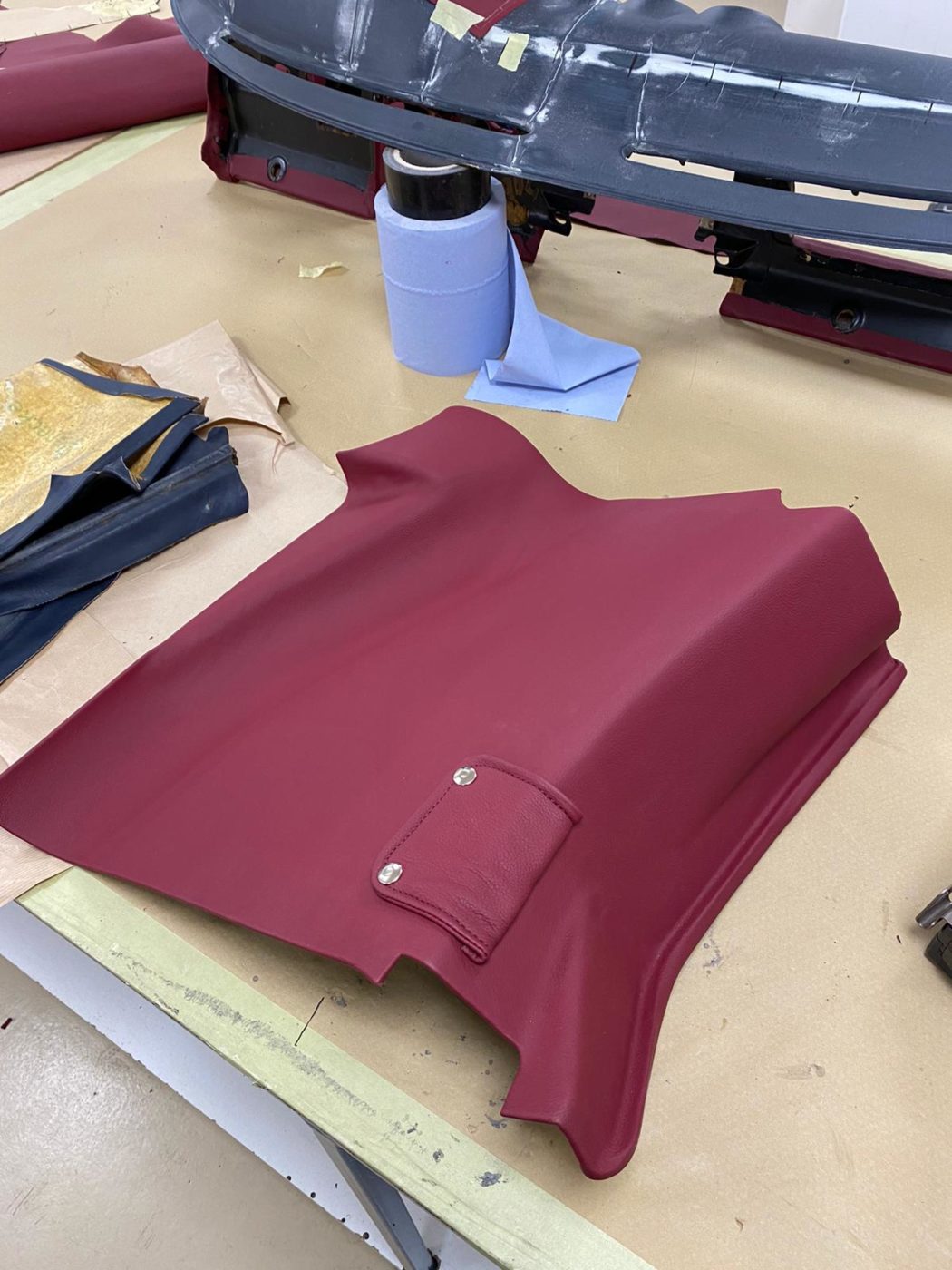 24032021 Merc 500slremoving old covers from rear quarter panels 1 1
