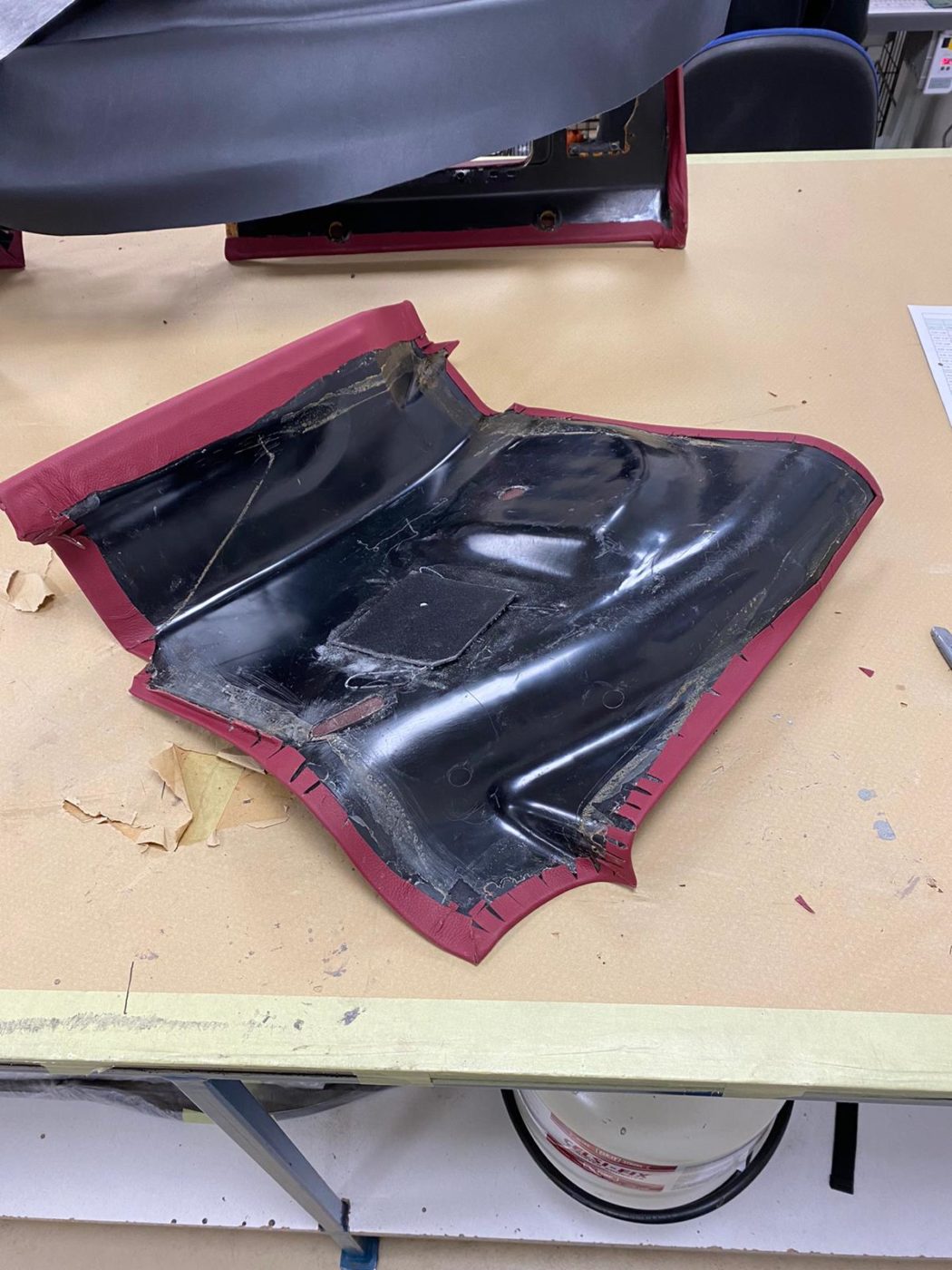 24032021 Merc 500slremoving old covers from rear quarter panels 14 1