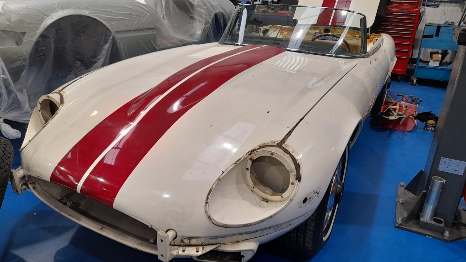 24032021 White Etype . Removing all brightwork lights and any trim from the body 17 1
