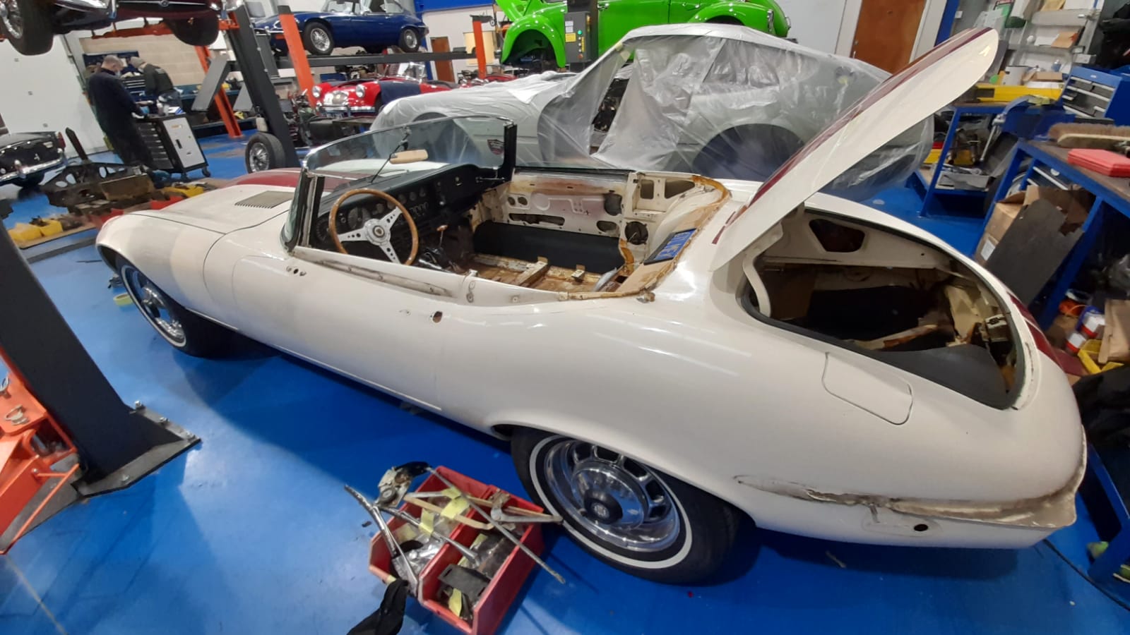 24032021 White Etype . Removing all brightwork lights and any trim from the body 18 1
