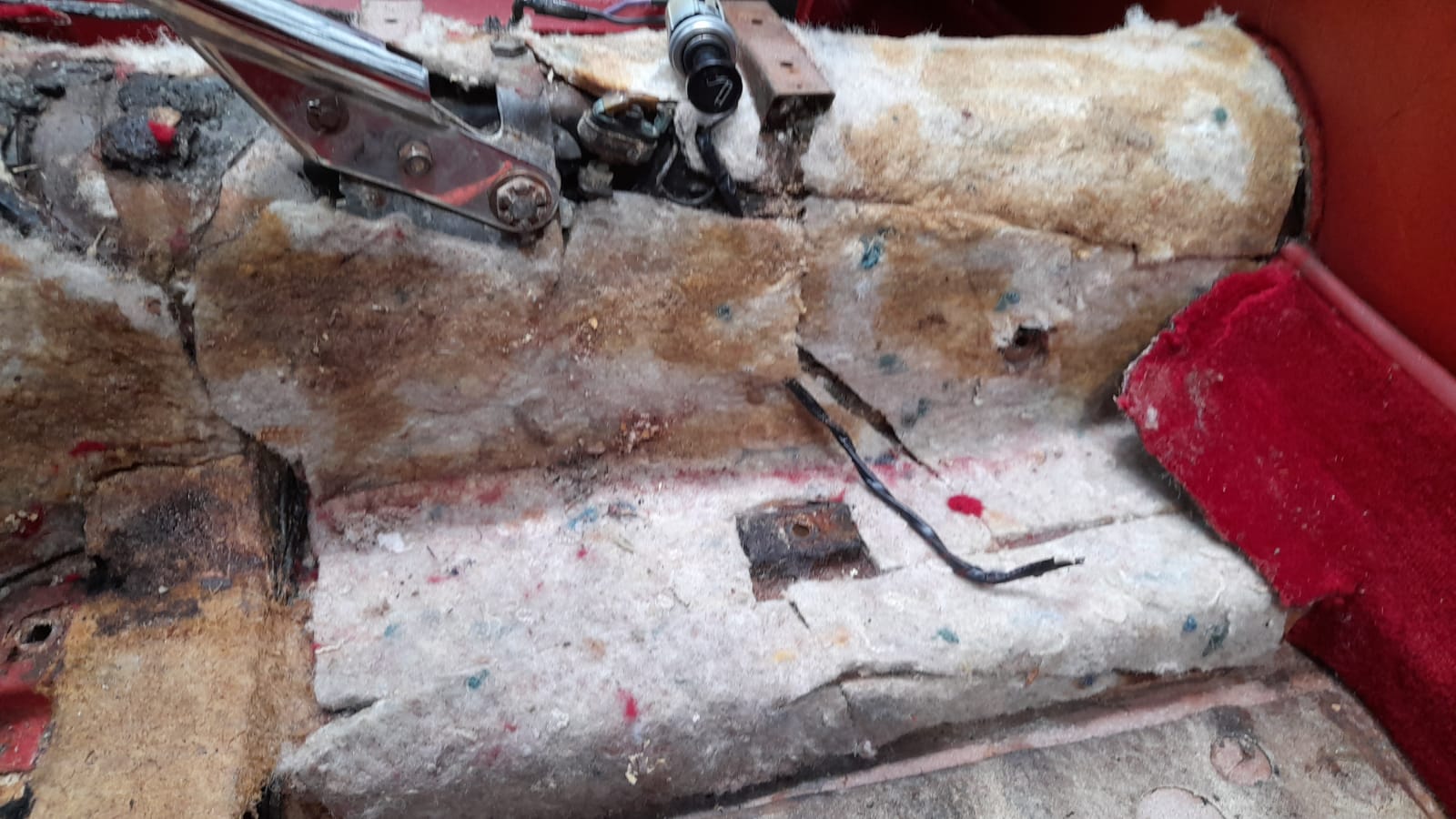 24032021 White Jag E Type Roadster removal of interior 13 1