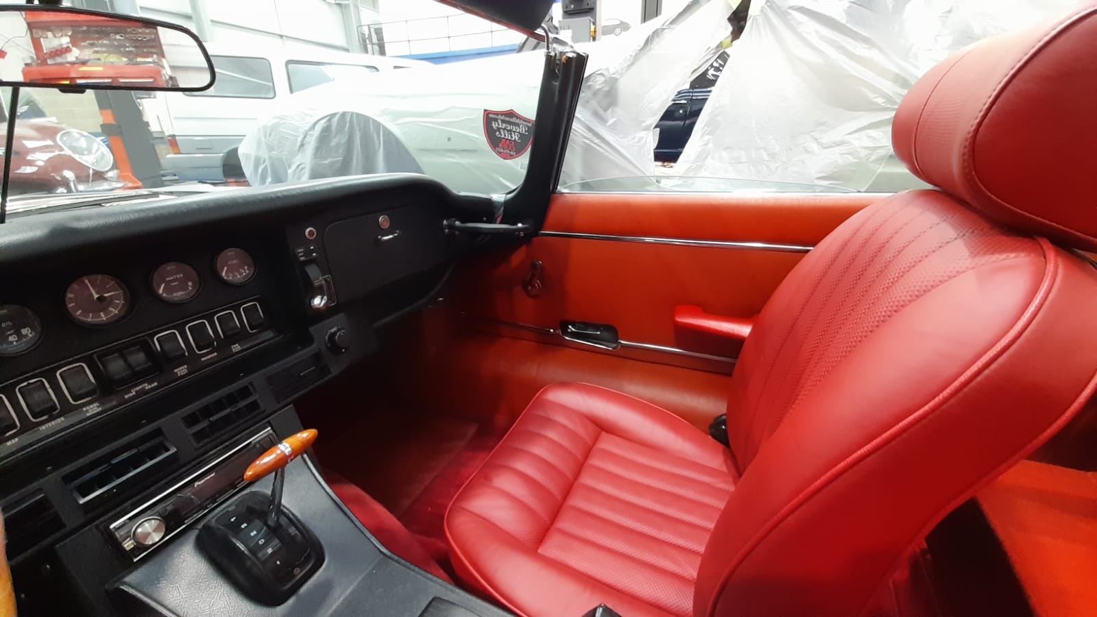 24032021 White Jag E Type Roadster removal of interior 14 1