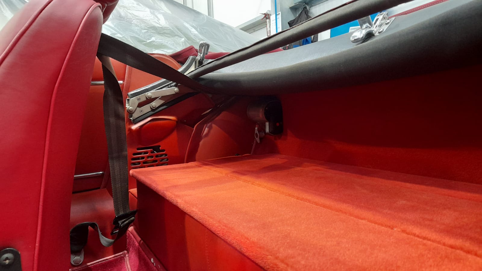 24032021 White Jag E Type Roadster removal of interior 5 1