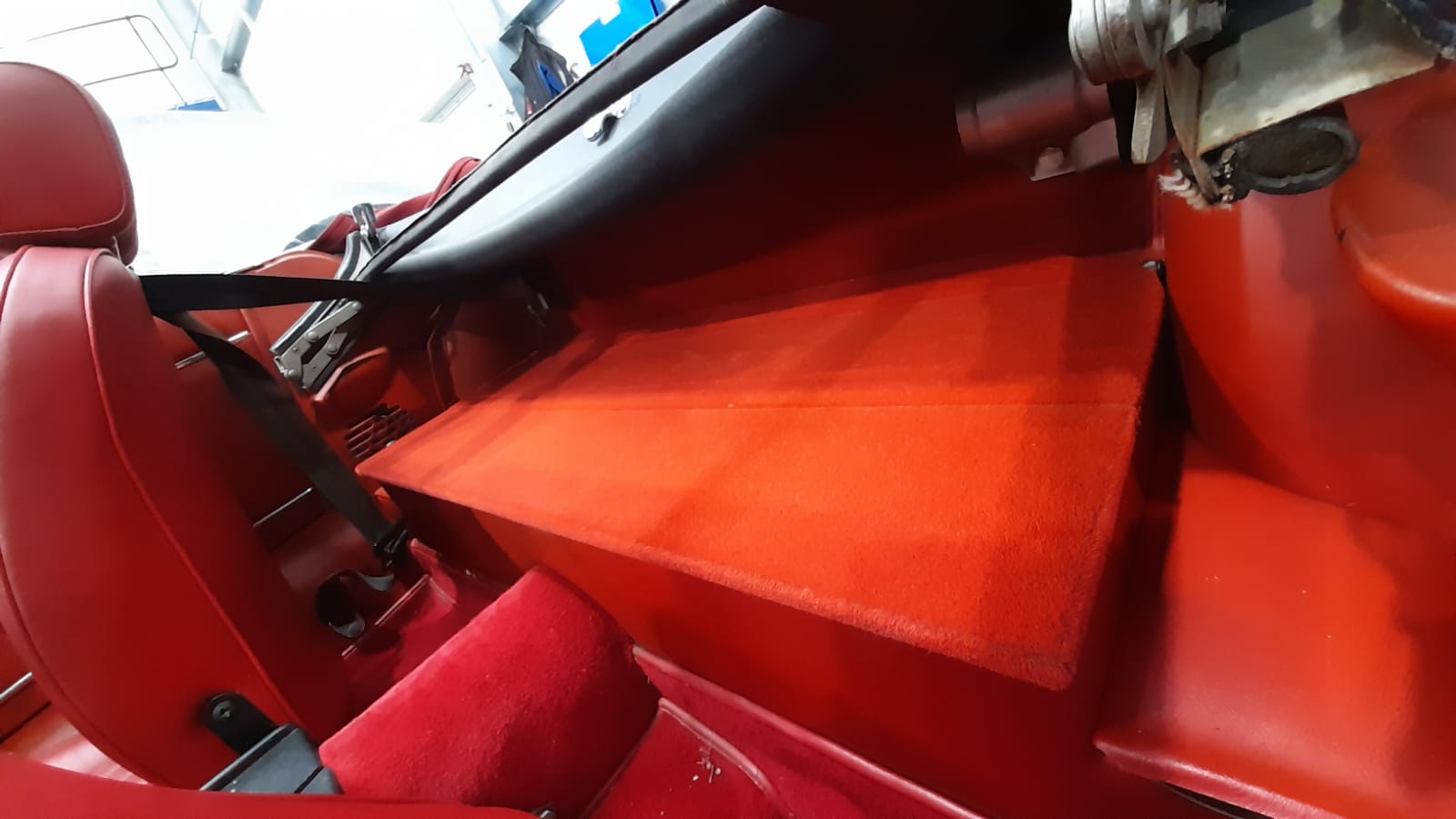 24032021 White Jag E Type Roadster removal of interior 6 1