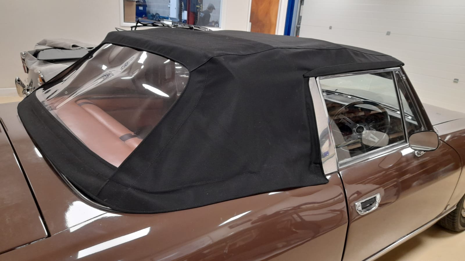 26 02 2021 Triumph Stag brown hood brian and lydia 24 1