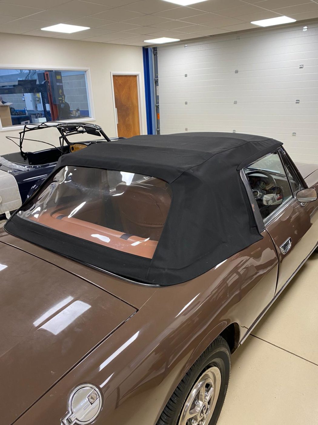26 02 2021 Triumph Stag brown hood brian and lydia 47 1