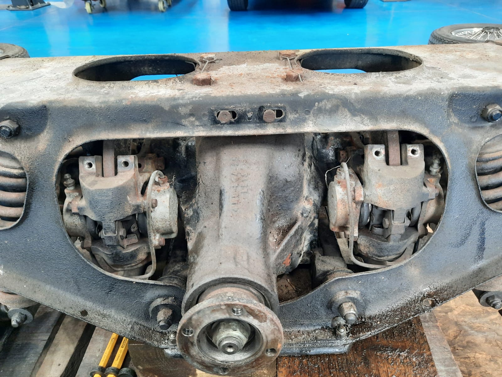 26032021 Maroon Etype rear axel 1 1