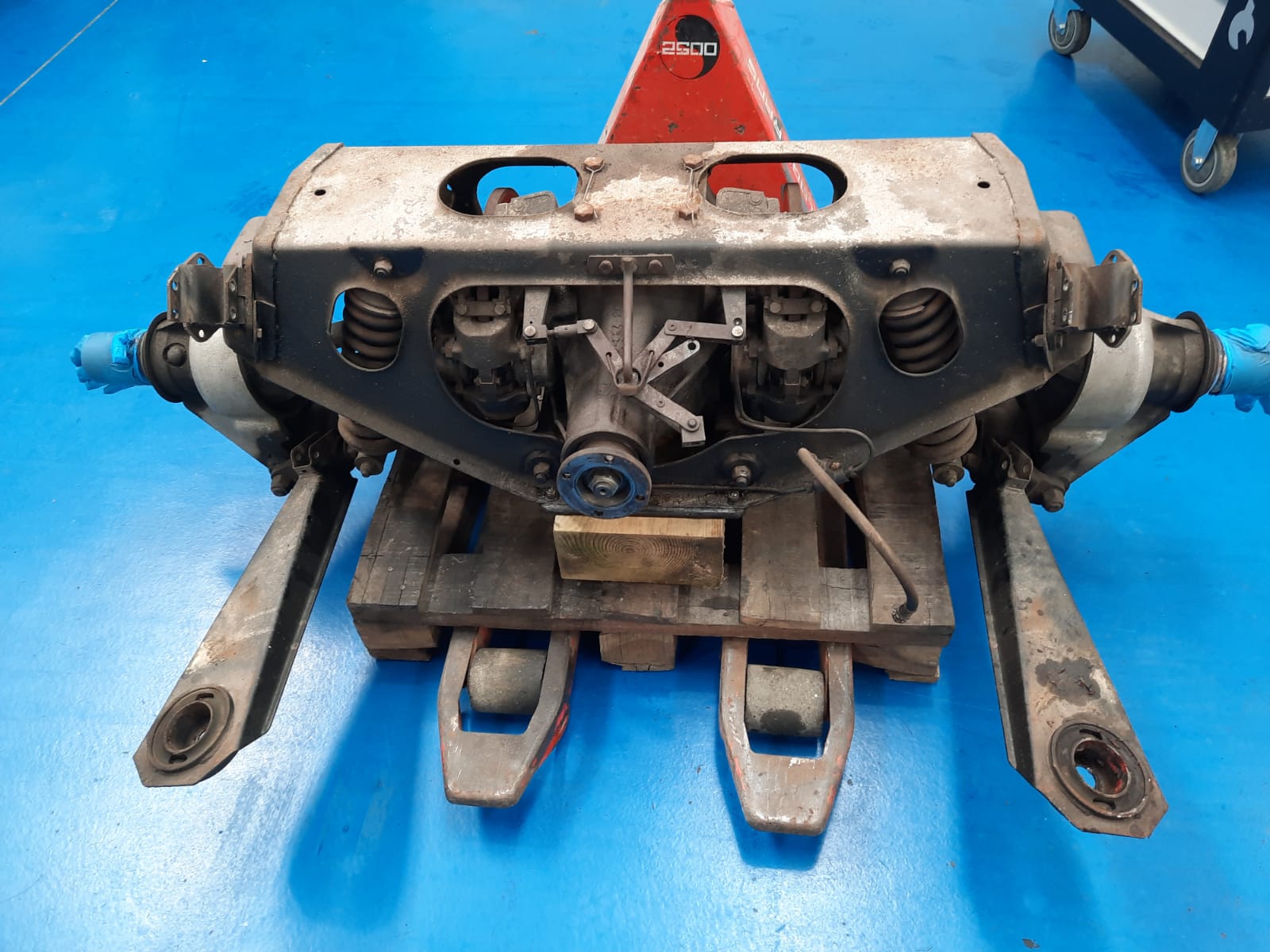 26032021 Maroon Etype rear axel 16 1