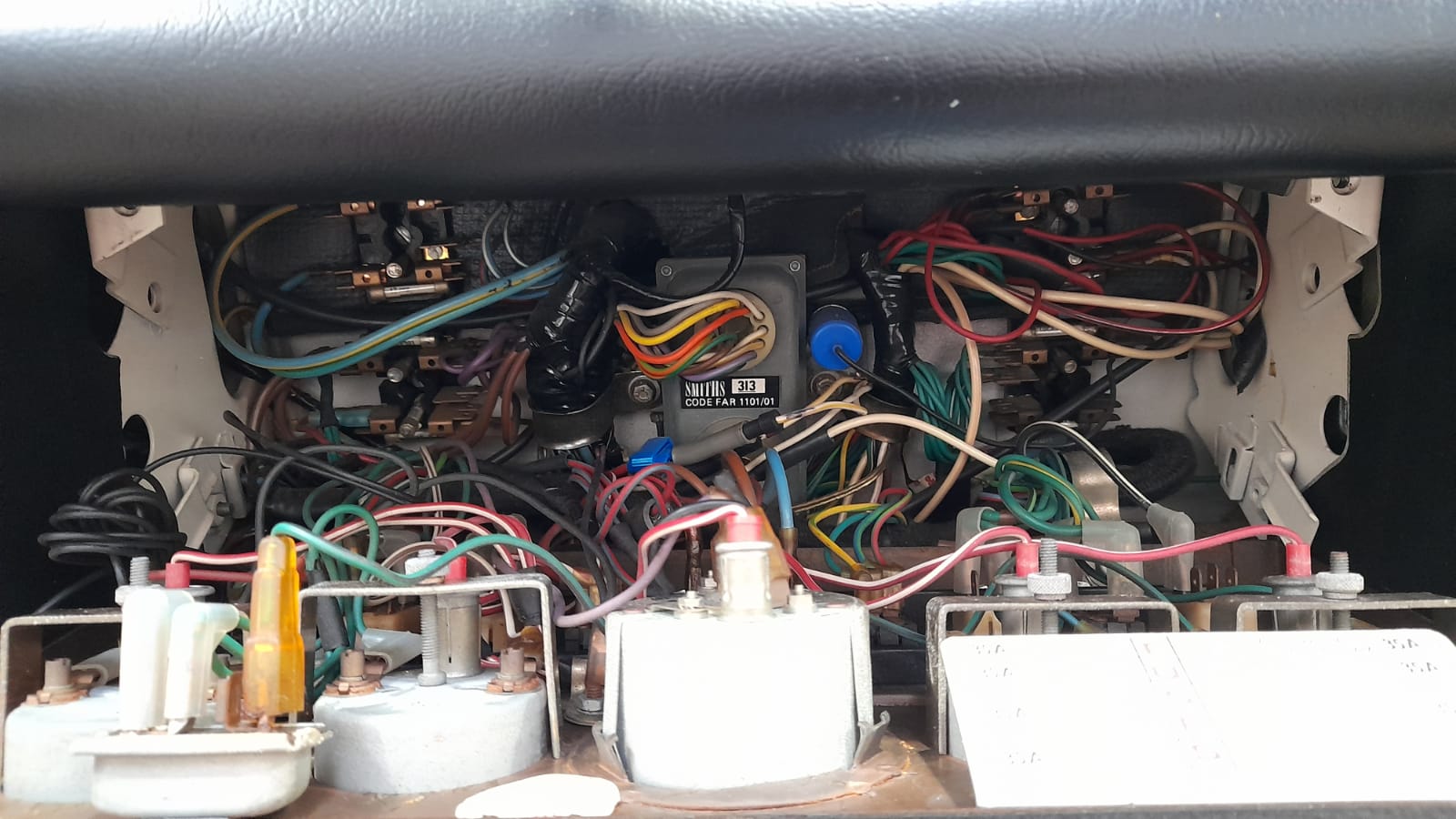 26032021 White Etype 1973 removal of the bonnet windscreen top of dashboard heater box and also various parts in engine bay in 2 1