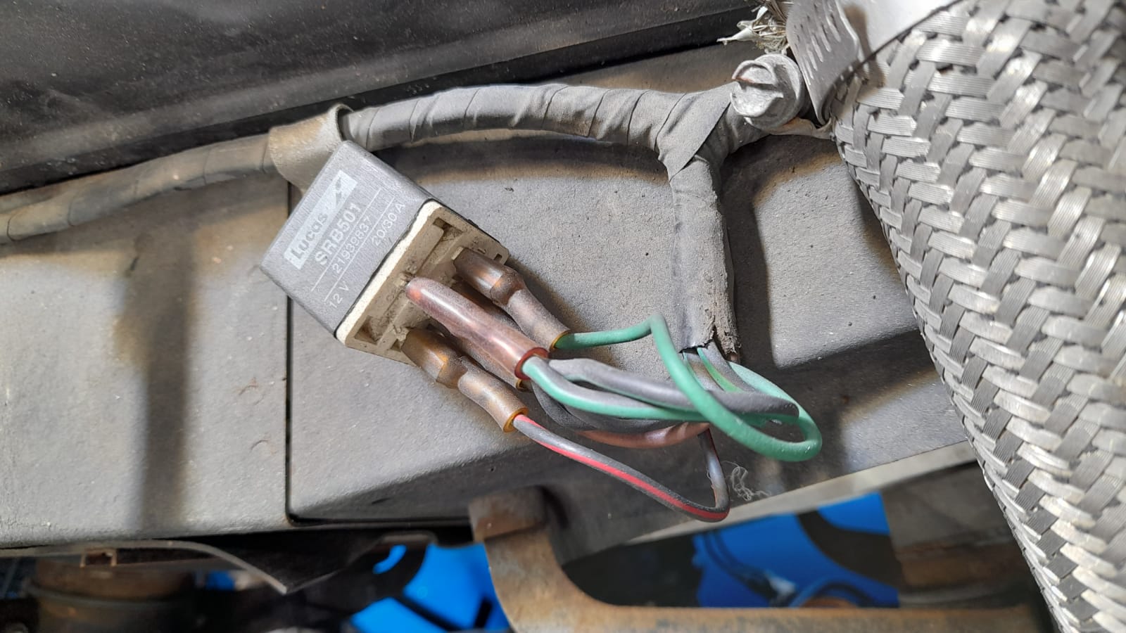 26032021 White Etype 1973 removal of the bonnet windscreen top of dashboard heater box and also various parts in engine bay in 9 1