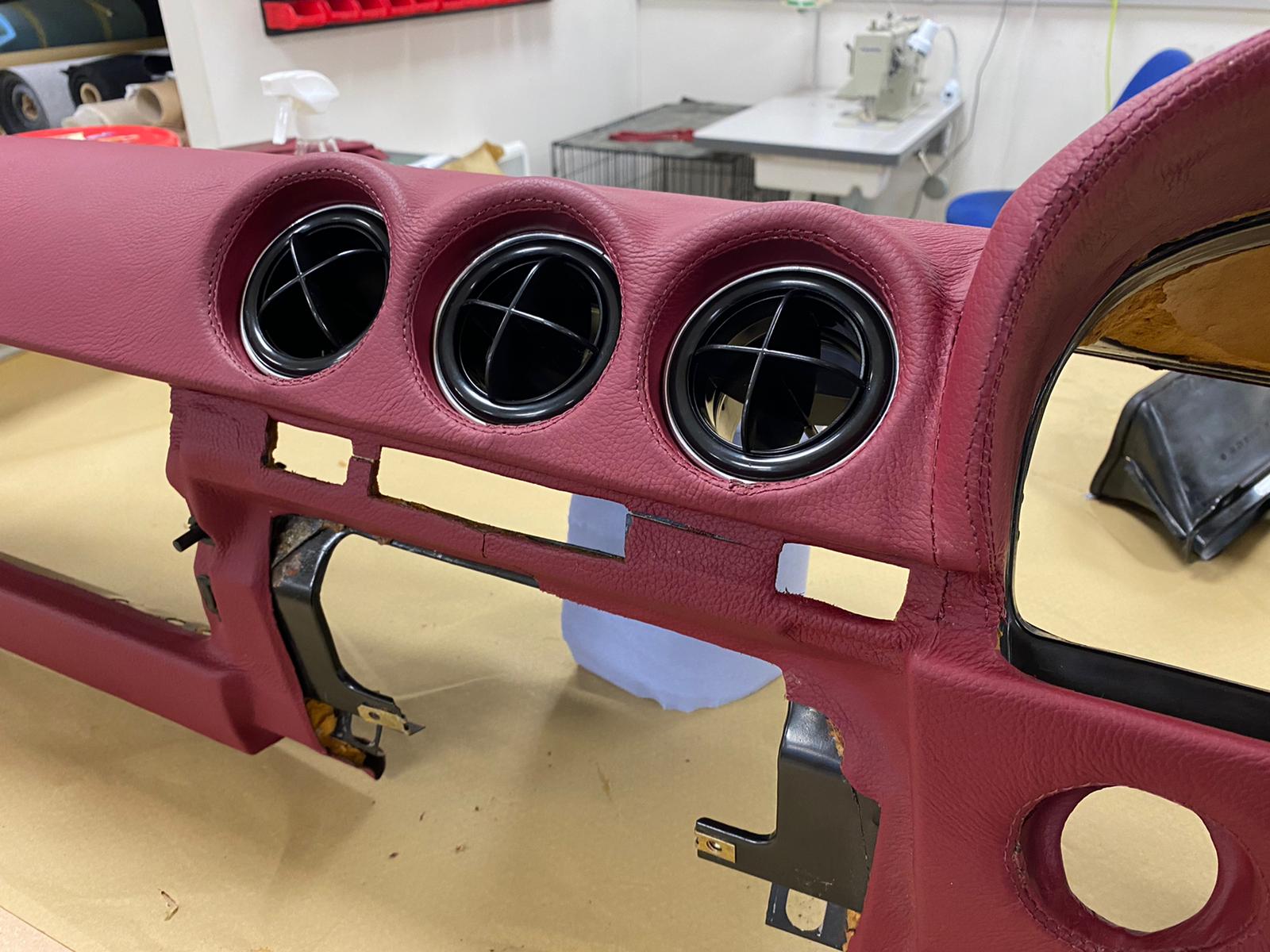 29032021 Mercedes 500SL Dashboard Kath 155 1