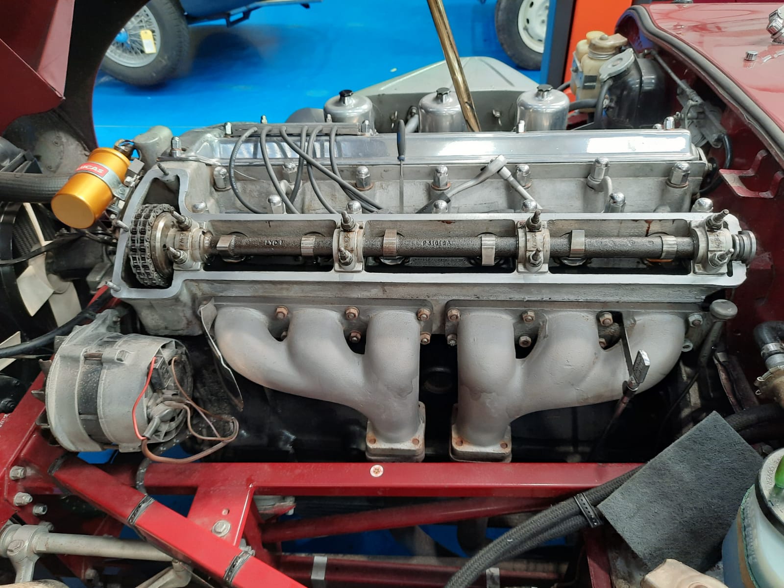 30.03.2021 Maroon Etype rocker cover and brake pipes replaced 1 1