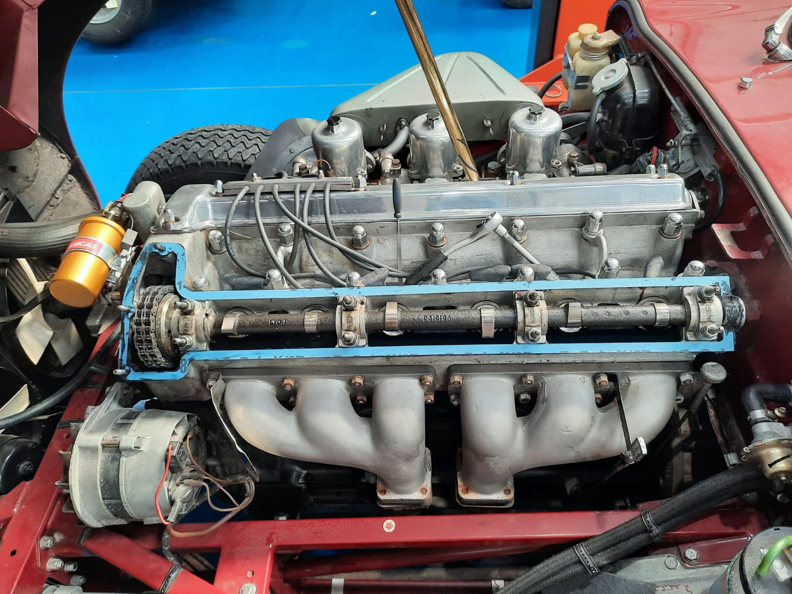 30.03.2021 Maroon Etype rocker cover and brake pipes replaced 4 1