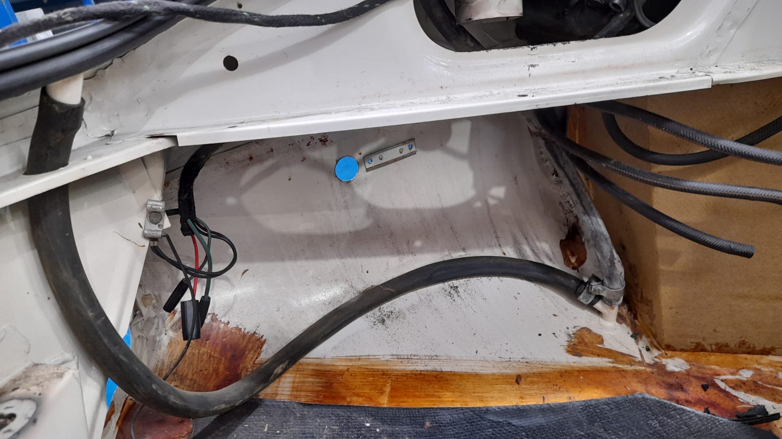 300322021 1973 White E type roadster dismantling parts 6 1