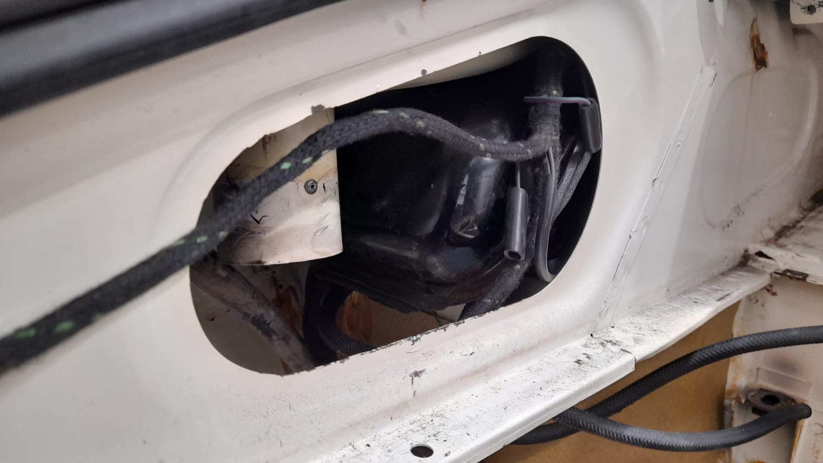 300322021 1973 White E type roadster dismantling parts 7 1