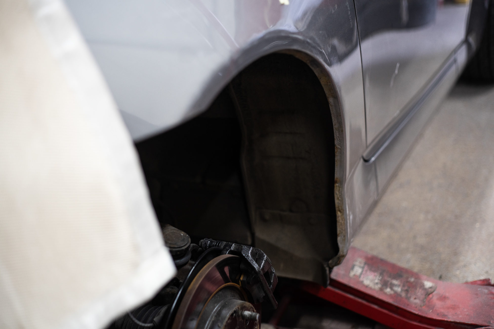 31.03.2021 Honda S2000 rust bubbles in rear wheel arch 3 1