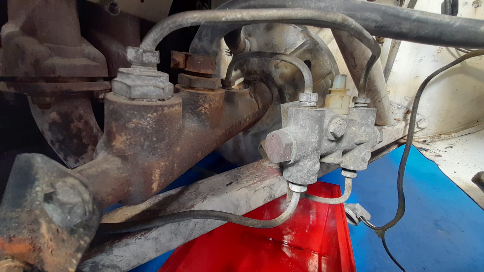 01042021 1973 White E Type dismantling 11 1