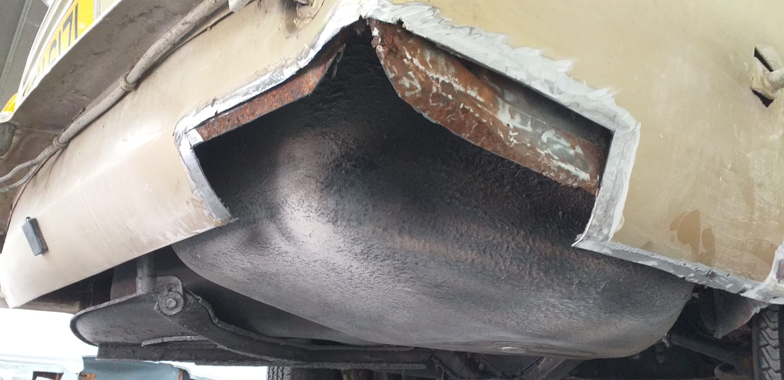 050919 Rolls Royce Corniche Bodywork Repair 23 1