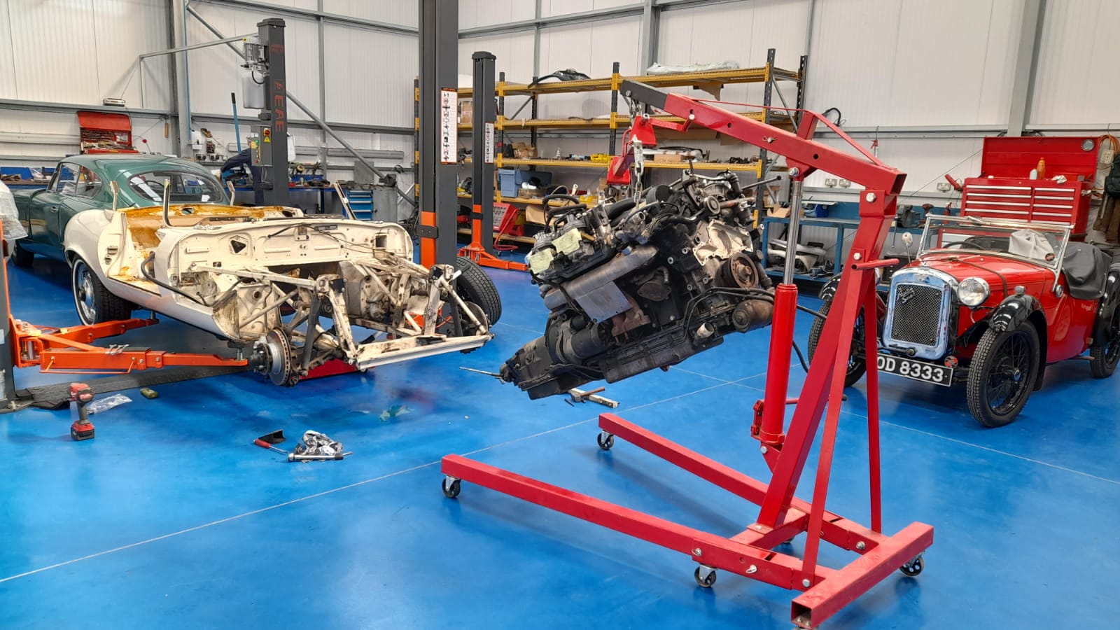 07042021 Jaguar E Type White removing the engine and gearbox 3 1