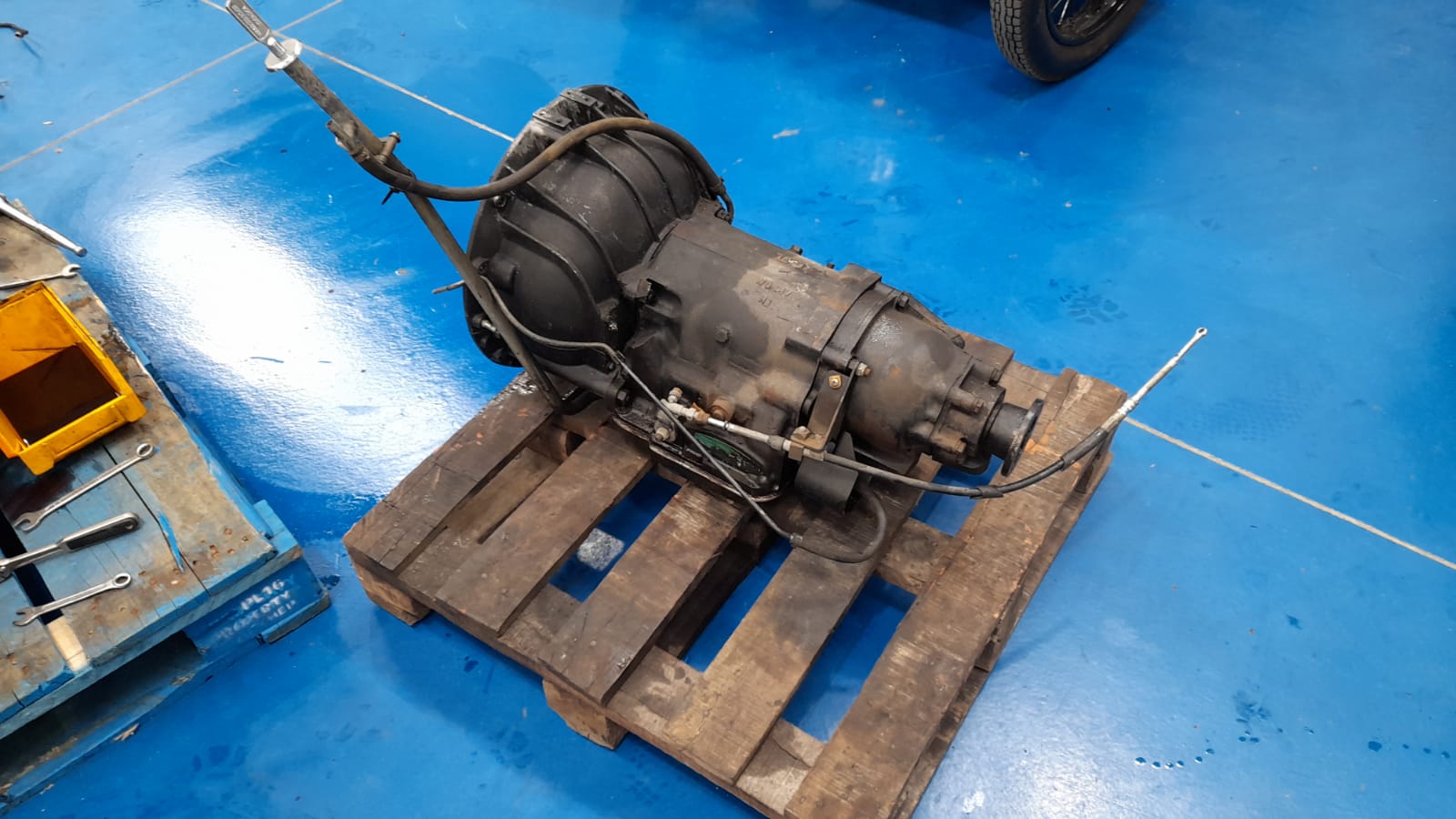 07042021 Jaguar E Type White removing the engine and gearbox 9 1