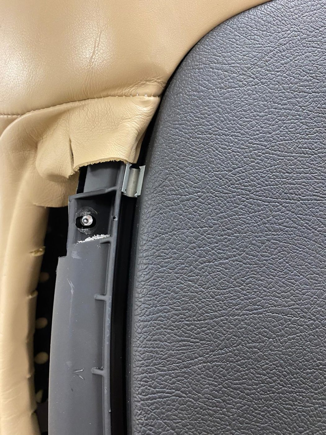 09042021 DB9 Aston Martin Craigs seats 12 1 1