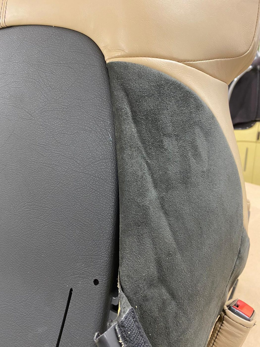 09042021 DB9 Aston Martin Craigs seats 18 2