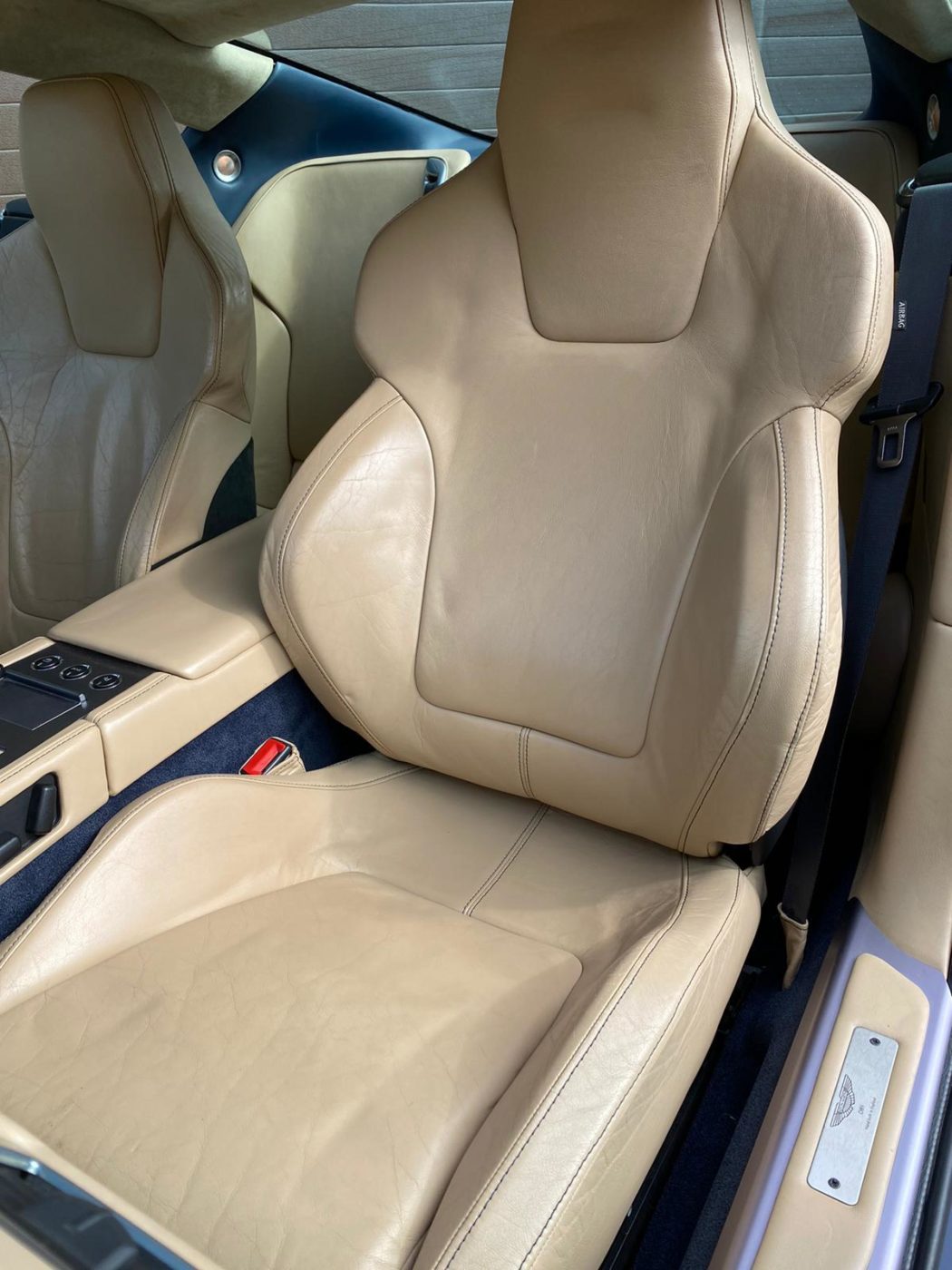 09042021 DB9 Aston Martin Craigs seats 2 1