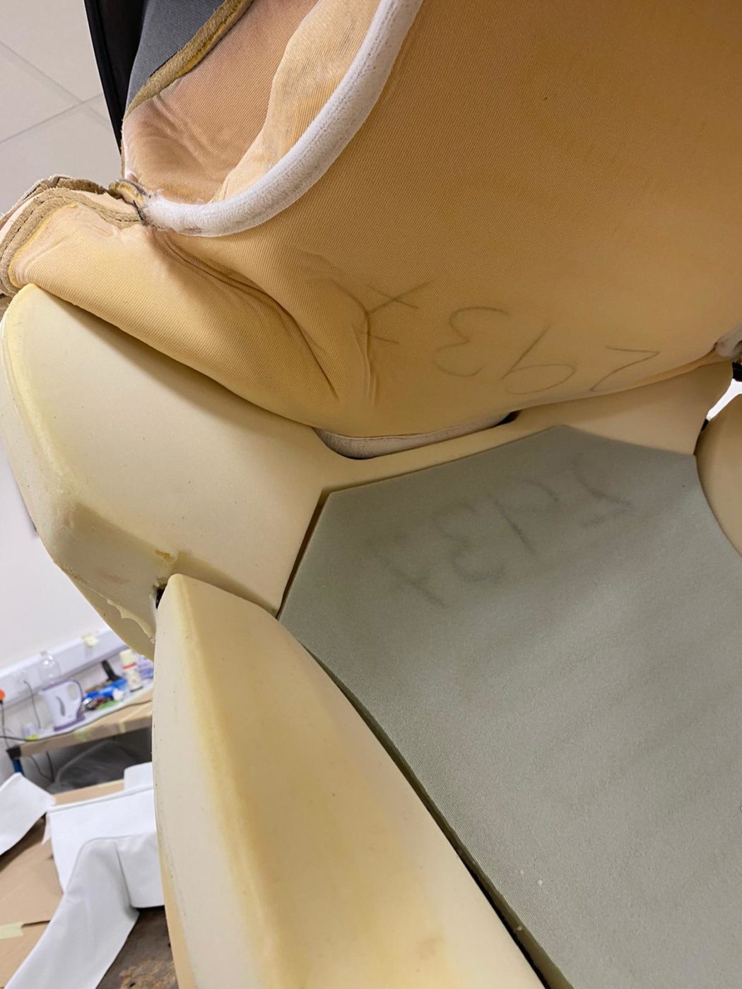 09042021 DB9 Aston Martin Craigs seats 25 1