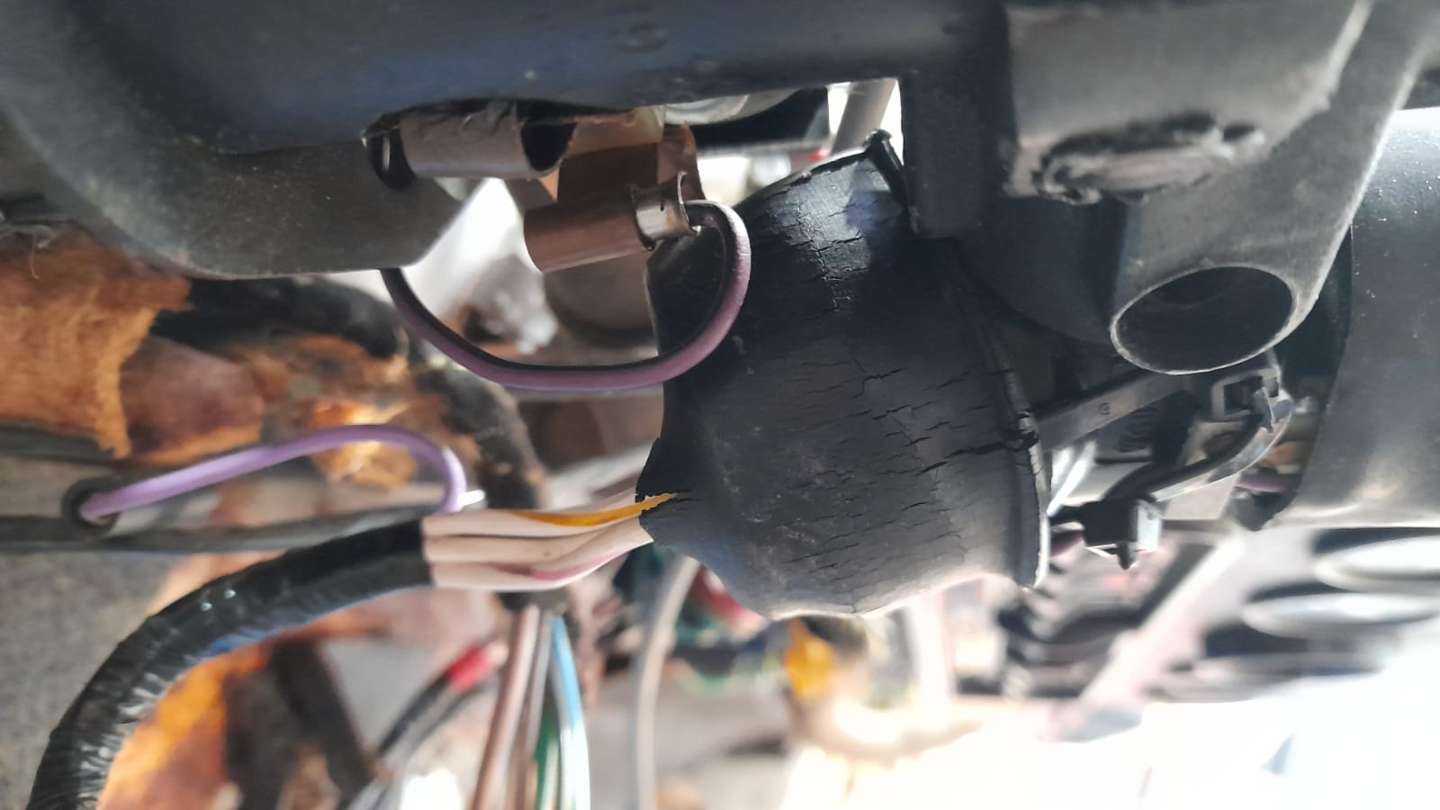 09042021 White Jag etype wiring loom removal 11 1