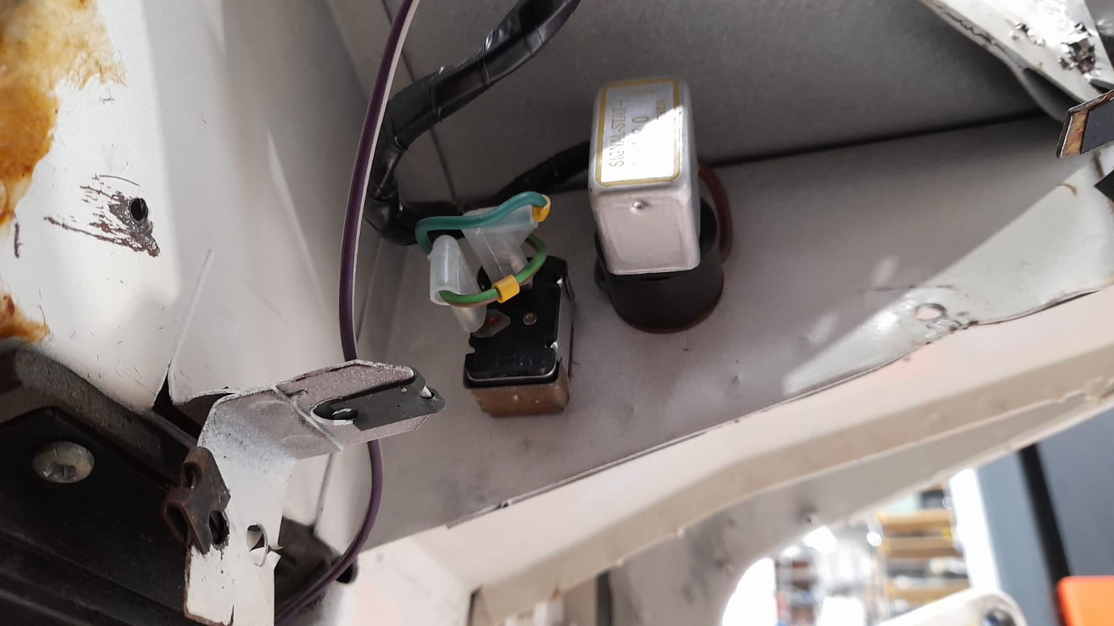 09042021 White Jag etype wiring loom removal 14 1