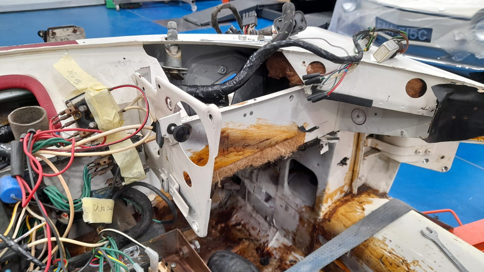 09042021 White Jag etype wiring loom removal 22 1