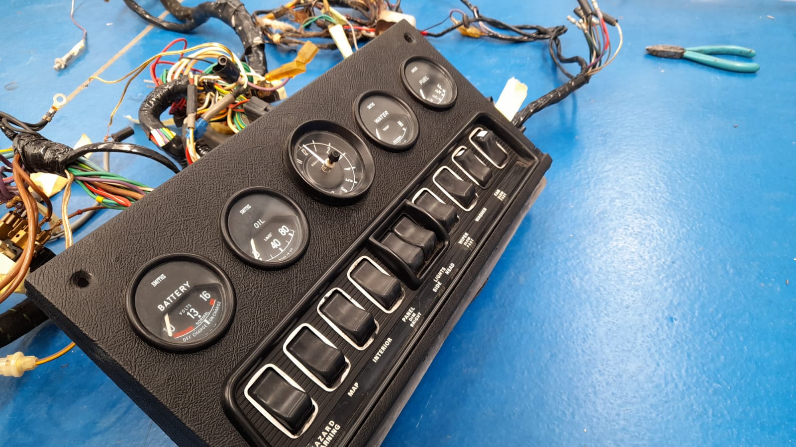 09042021 White Jag etype wiring loom removal 23 1
