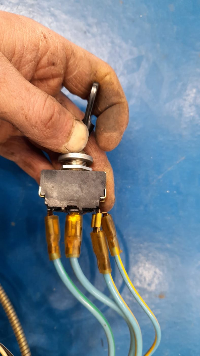 09042021 White Jag etype wiring loom removal 24 1