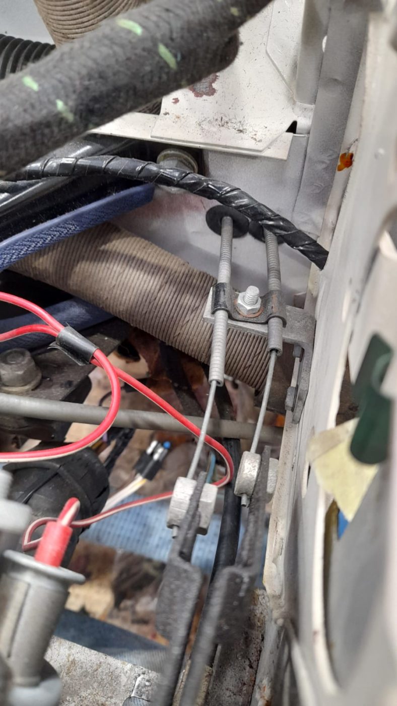 09042021 White Jag etype wiring loom removal 29 1