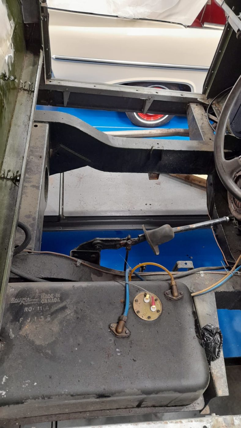 13042021 Land Rover Series IIa gearbox fitting 4 1