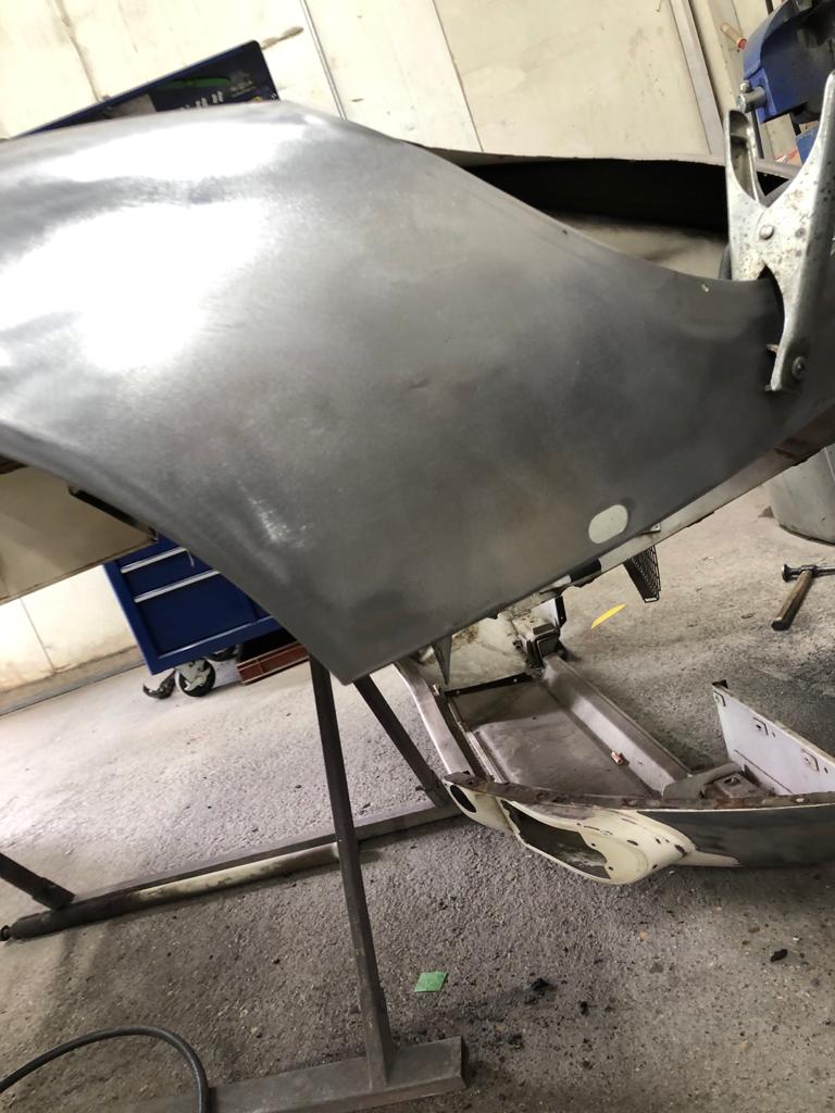 13042021 White Jaguar Etype bonnet removing americanisms 14 1