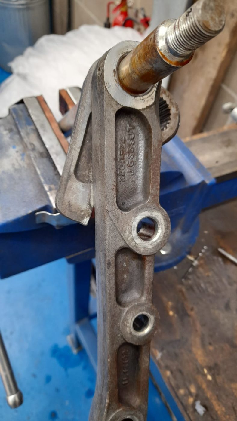 13042021 White Jaguar etype dissasembling front suspension 7 1