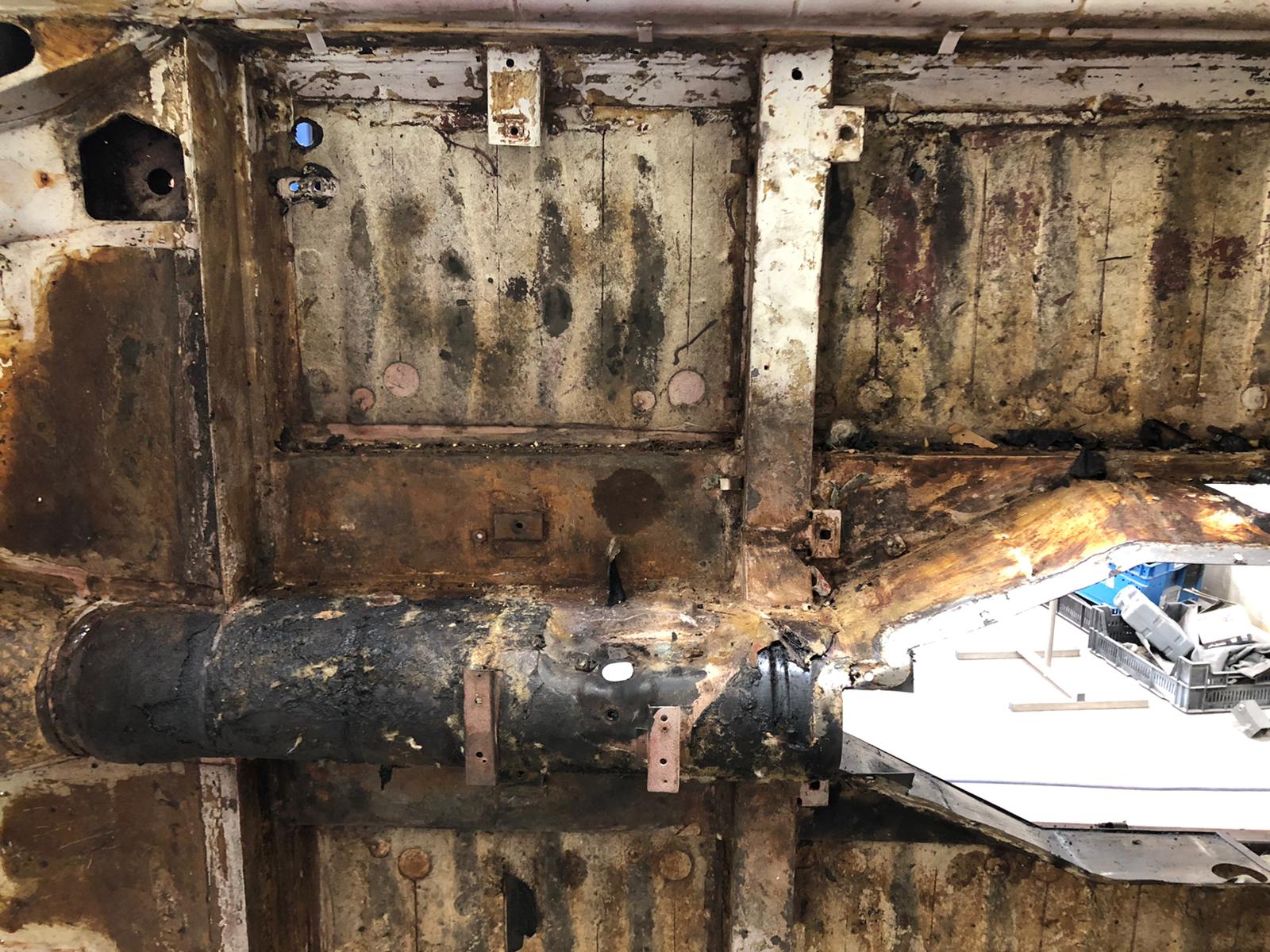 14042021 White Etype 1973 Scrape body shellremove under sealer and sound deadening for media blasting 1 2