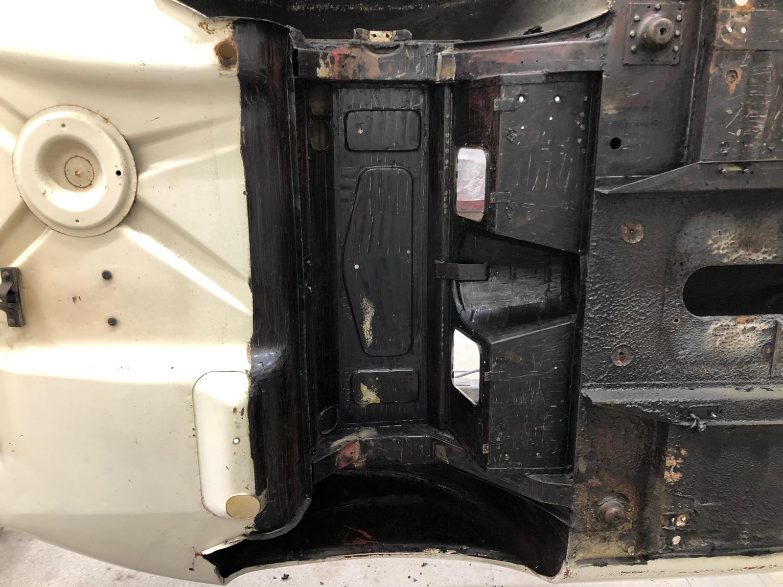 14042021 White Etype 1973 Scrape body shellremove under sealer and sound deadening for media blasting 13 1