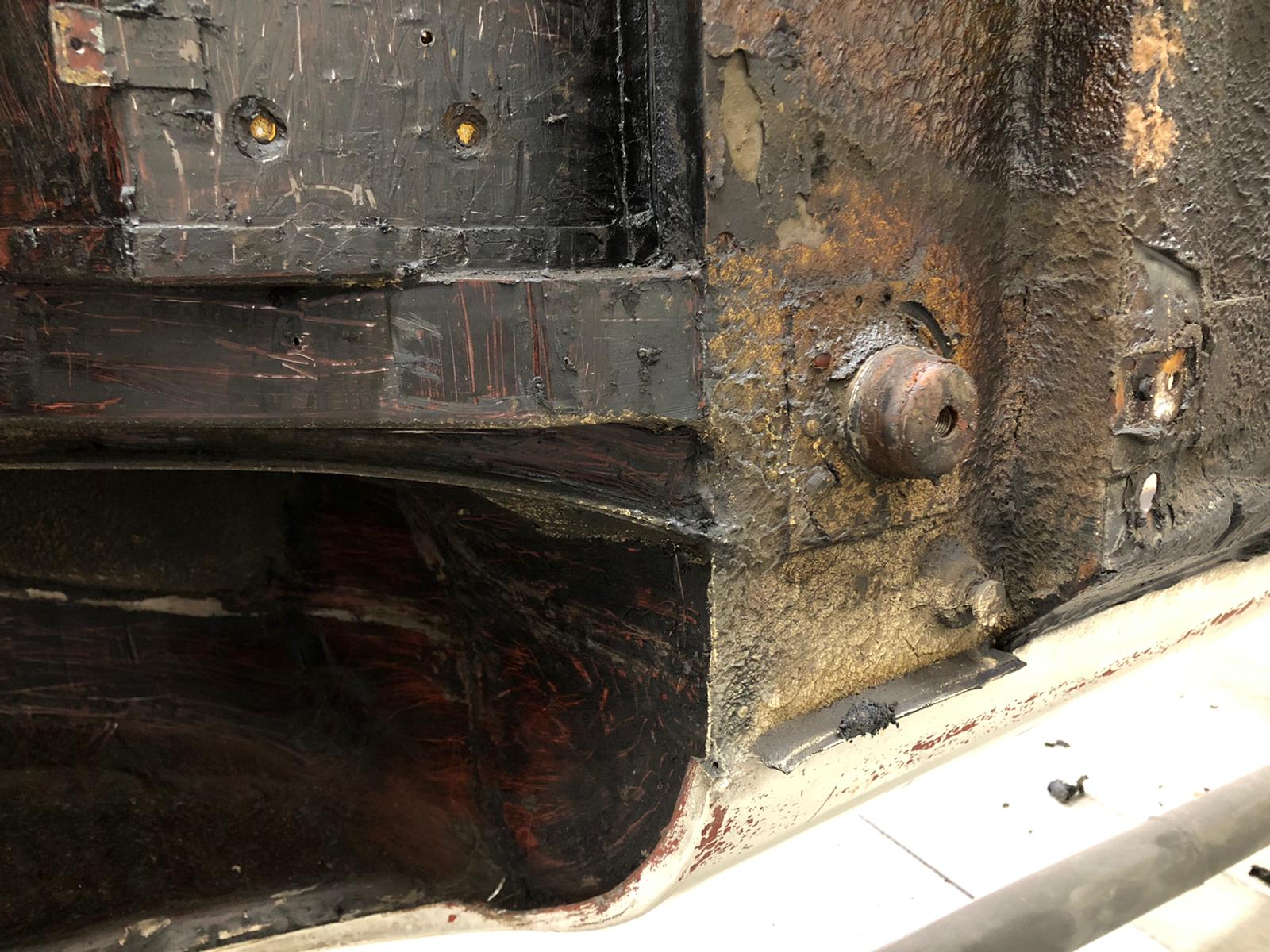 14042021 White Etype 1973 Scrape body shellremove under sealer and sound deadening for media blasting 14 1