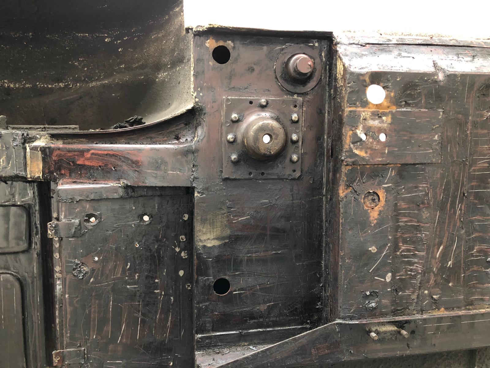 14042021 White Etype 1973 Scrape body shellremove under sealer and sound deadening for media blasting 17 1